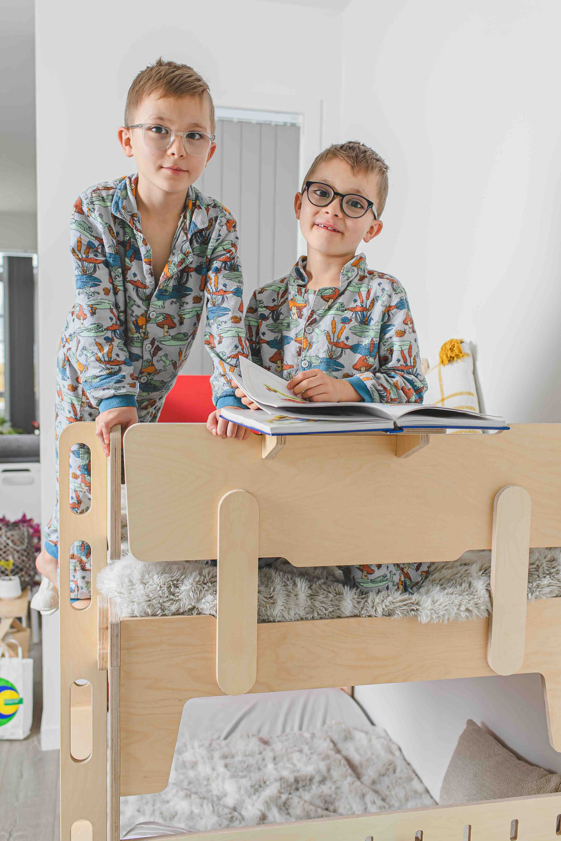 Simplicity in your child's room fosters focus and growth. Explore KitSmart's kids' furniture to design a calm, organized space that supports their development.