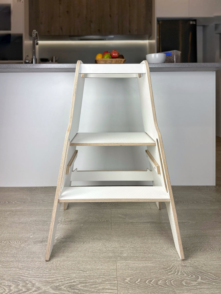 Let little chefs shine! Toddler Learning Tower brings them closer to the action.