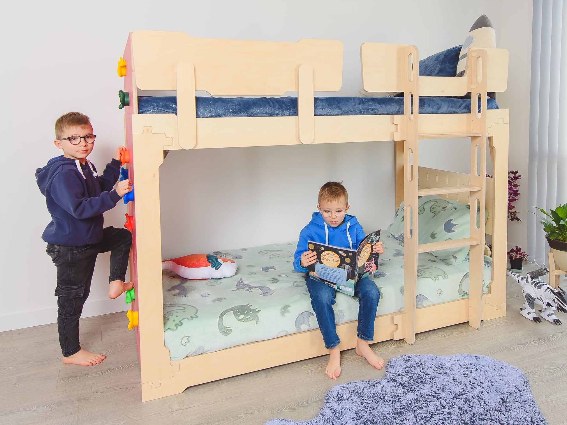 Flippable Transformer Bunk Bed: From cozy low bed to bunk heights. Experience the 3-in-1 design's space-savvy brilliance.