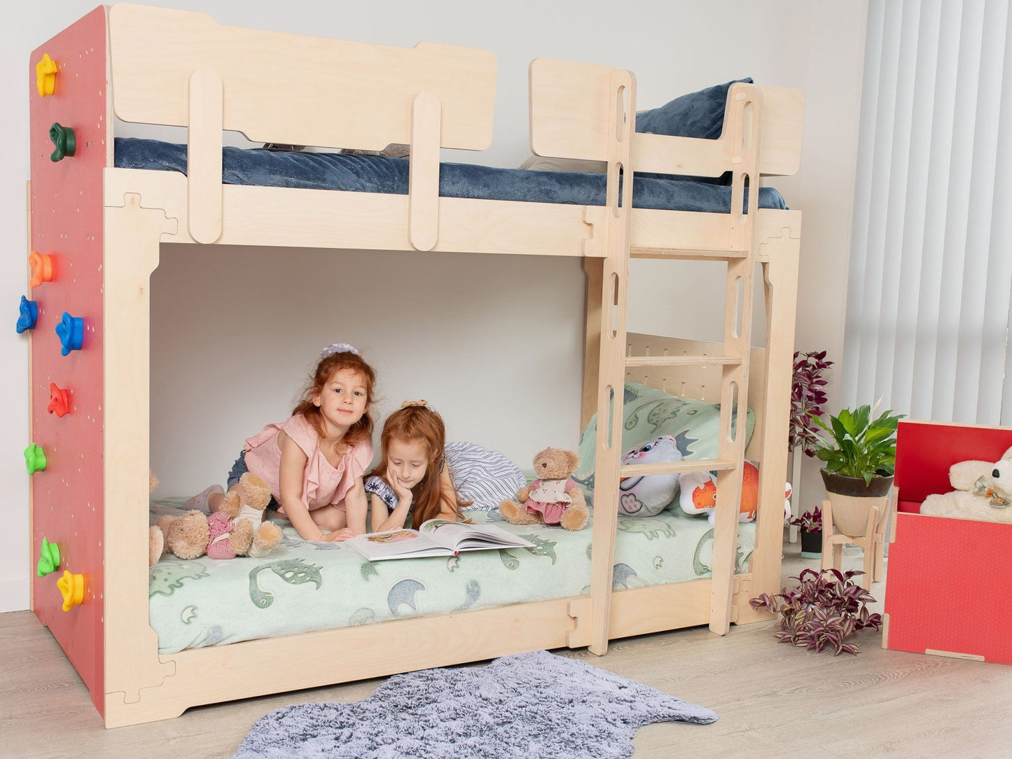 Space challenge? Meet the 3-in-1 Flippable Transformer Bunk Bed: Shift from low to standard to bunk effortlessly.